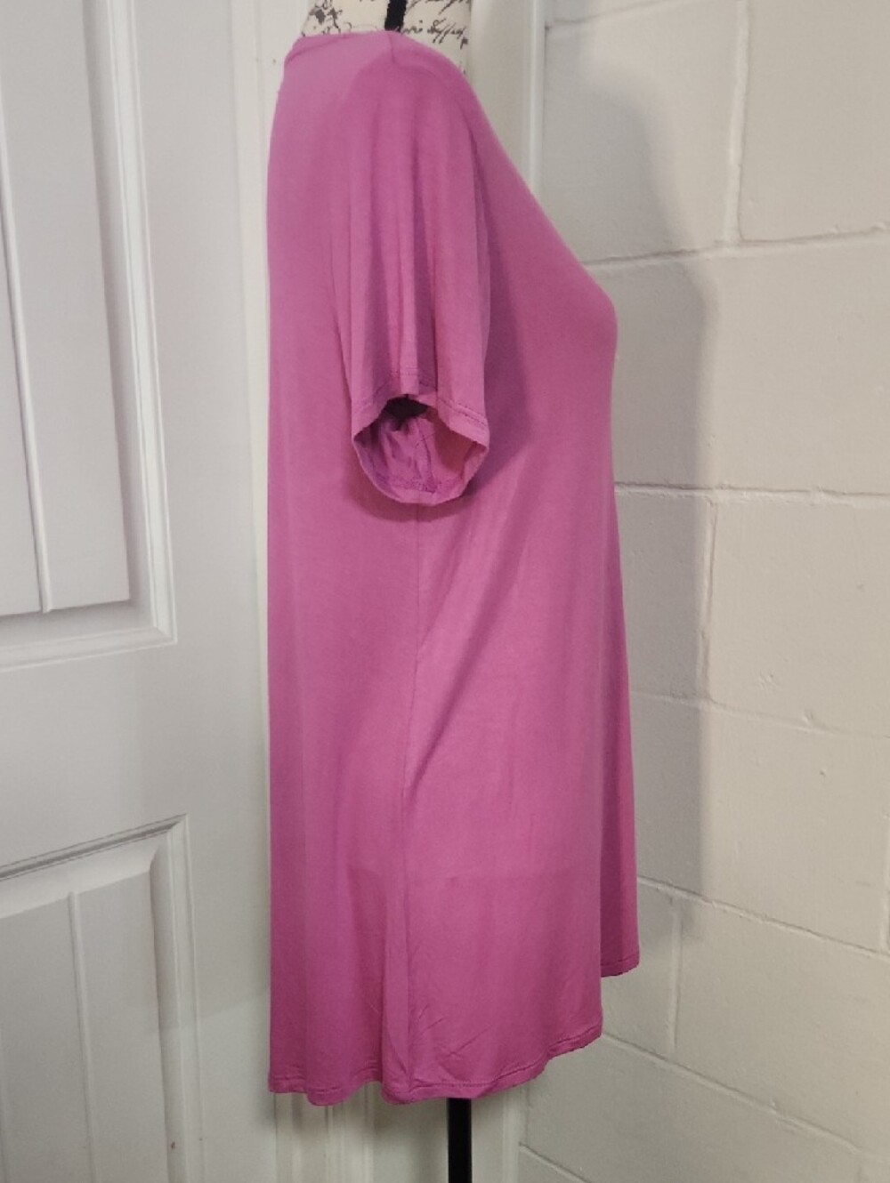 Women’s V-Neck Short Sleeve Top in Mauve Pink - Picture 4 of 4